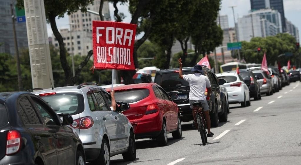 Акции протеста в Бразилии с требованием импичмента.